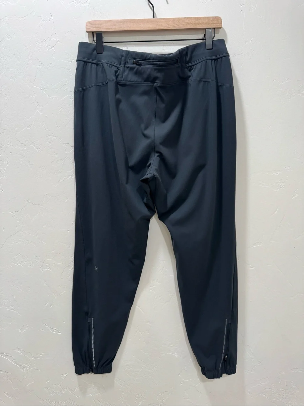 Lululemon Men's Large Surge Jogger Pant 29